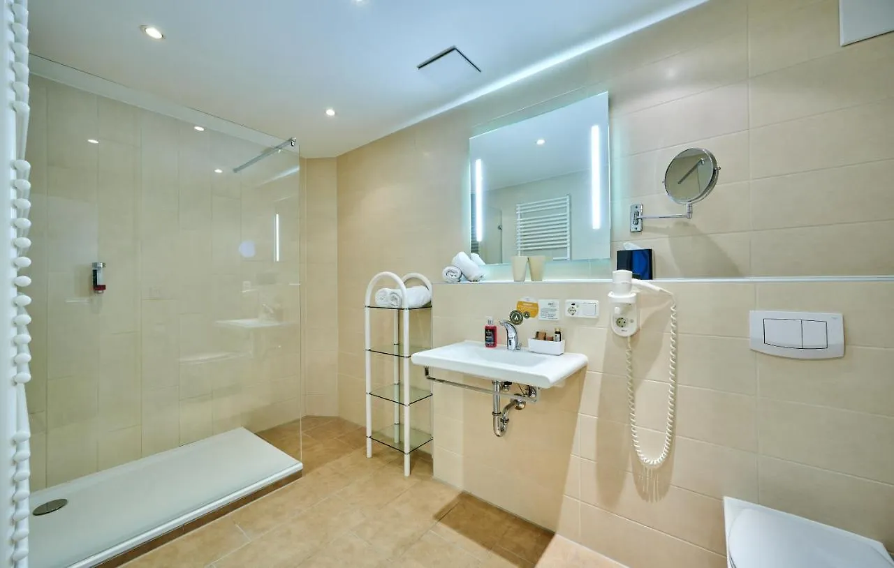 فندق Genusshotel Wenisch اشتراوبينغ